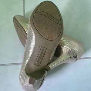 Gold size 5 women shoes brand new